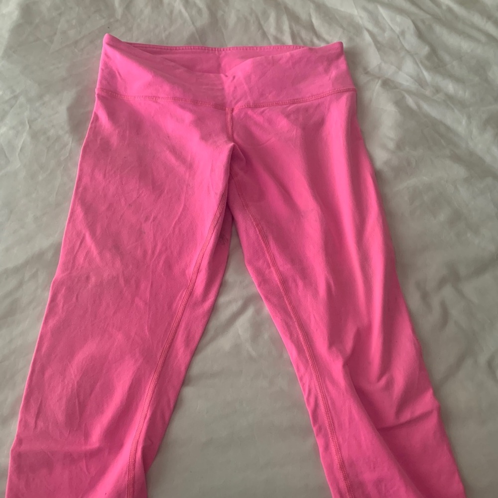 Pink LuluLemon wunder under crops